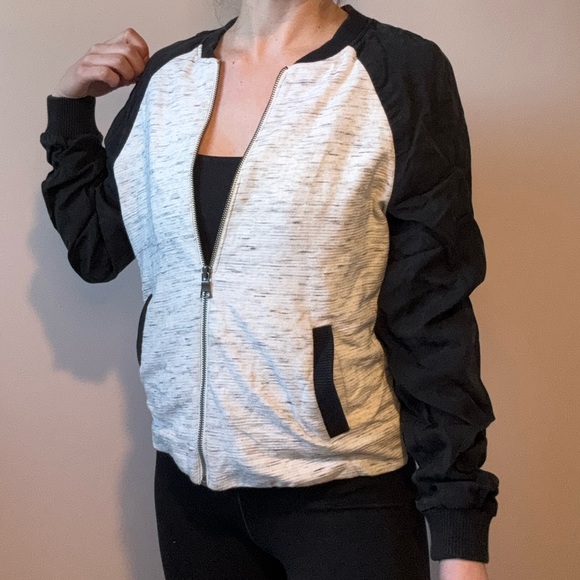 Zip Up Sweater/Jacket Two-Toned - Picture 1 of 6